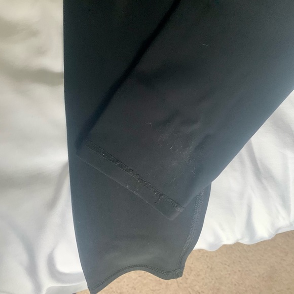 ALO RIPPED LEGGINGS - Picture 3 of 4